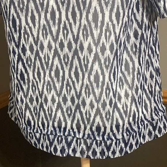 Banana republic navy and white short sleeve v neck lace up sheer top size XS - Picture 3 of 8